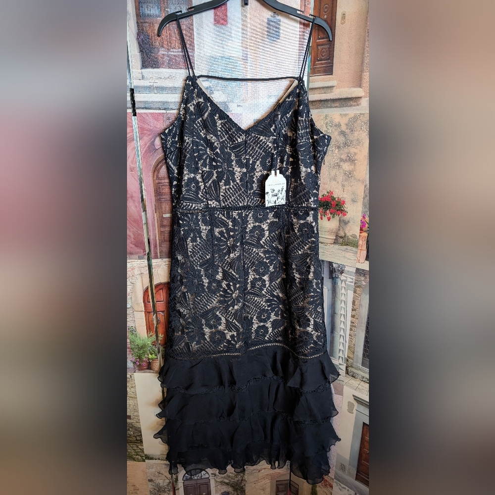 Chic Black Lace Midi Dress